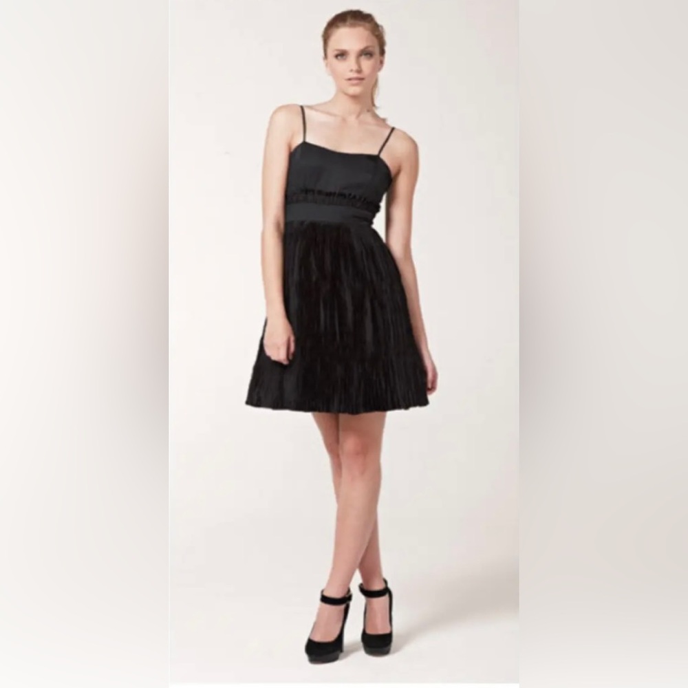 NWT French Connection Hazel Crinkle Dress by French Connection. Size: 6.